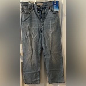 Levi’s Ribcage Straight Ankle Jeans